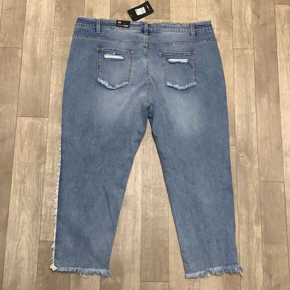 Womens Nwt Forever 21 Cropped Frayed Jeans - Picture 2 of 6